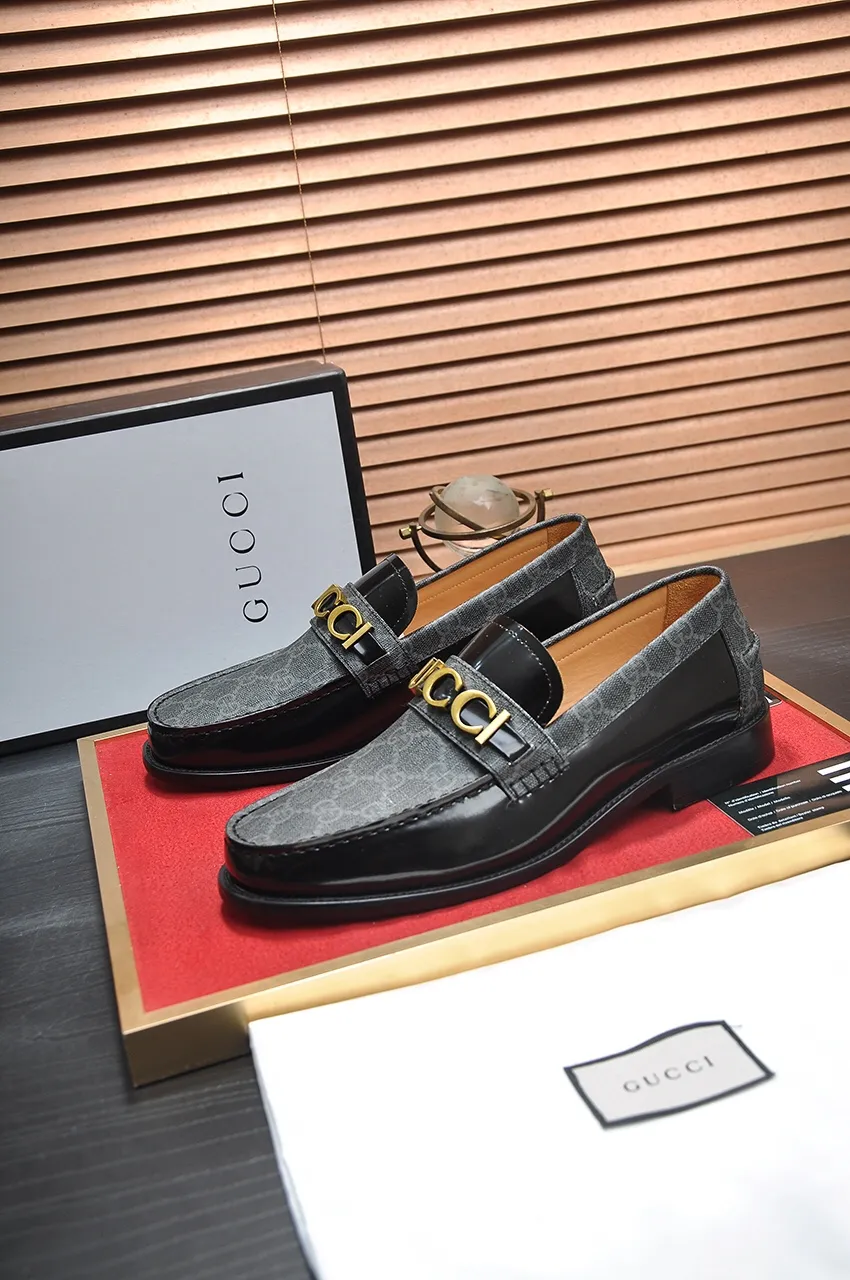 Men's shoes💰560💶Italy's top luxury men's shoe giant (GUCCI) (Gucci) (full cowhide lining) new arrival🍃Original European style🔰 Pleasant to the eye😍In order to make the shoes more durable and non-deformable🌀The production continues to follow traditional methods but there is still no lack of innovation💪Choose original sheepskin for the leather♻️ Smooth and natural And extra bright ⭐Made of imported cowhide, the first choice of rich people 38-45 (45 customized)